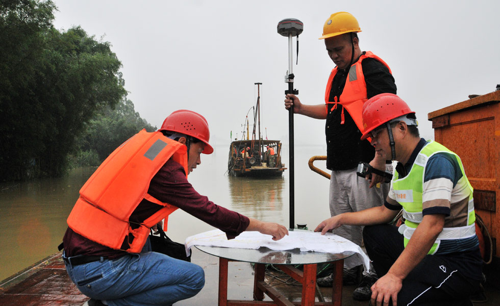 為柳州市官塘濱江生態(tài)濕地公園建設(shè)進(jìn)行勘察