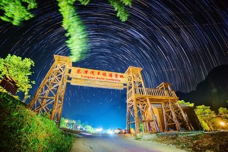 汽車營地夜景