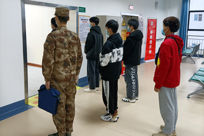 右江區(qū)有序開展2022年春季征兵總檢工作2月21至25日，在抓好疫情防控的前提下，百色市右江區(qū)2022年春季征兵體檢工作正在右江區(qū)人民醫(yī)院有序進(jìn)行?！驹敿?xì)】 