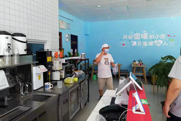 圖為楊潔創(chuàng)辦的“豬豬烘焙店”。