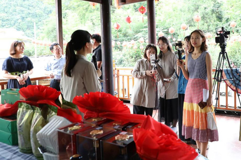 “田上云圩”南丹縣歌婭思谷直播營銷活動。