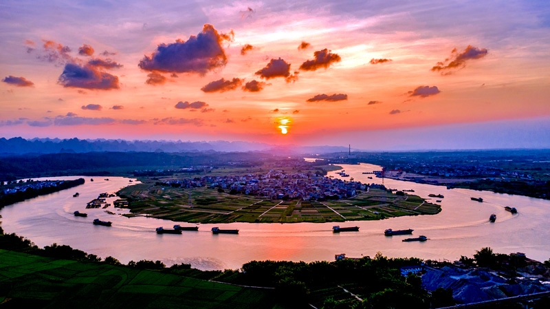 百舸爭(zhēng)流。