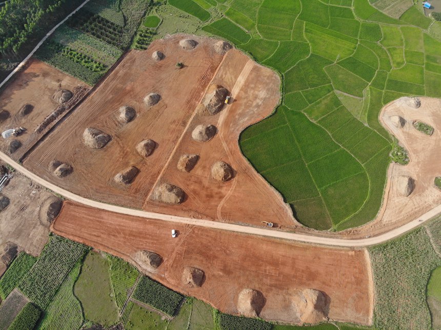 航拍五山鄉(xiāng)谷塘村表土收集及土地平整