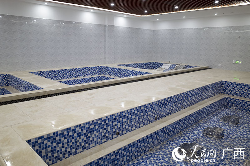 場館內(nèi)配套了多個可供運動員康養(yǎng)休息的場地。人民網(wǎng) 覃心攝