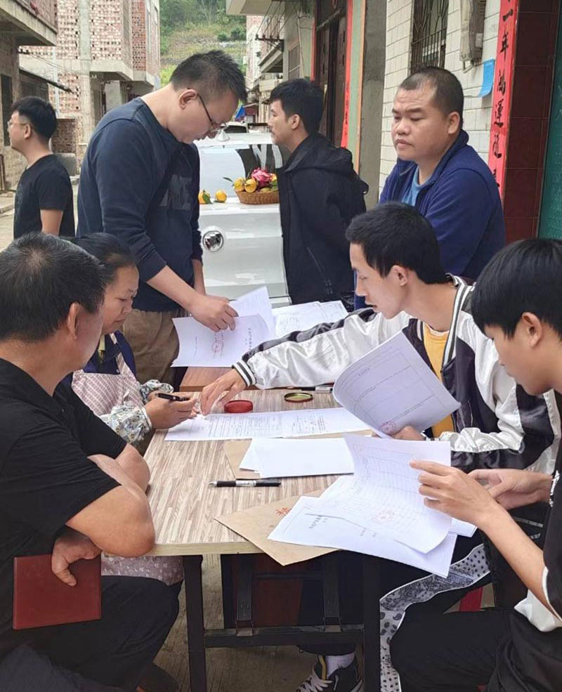 田陽區(qū)接收群眾申請資料現(xiàn)場