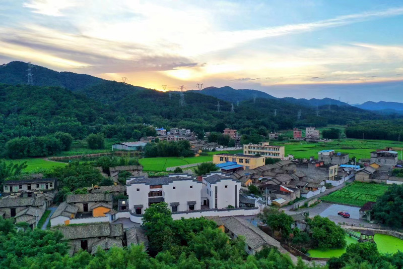 六鳳村全景。