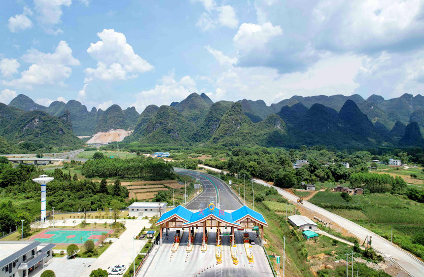 桂河高速公路廣西柳州市融安縣大良收費站路段。