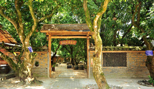 欽州市浦北縣北通鎮(zhèn)清湖村“治理示范、改革先行、尊重首創(chuàng)、激活要素”是她的標簽，這里孕育了“鄉(xiāng)村美、產(chǎn)業(yè)旺、農(nóng)民富、治理優(yōu)”的鄉(xiāng)村振興清湖模式，走出了低成本、可復(fù)制、全覆蓋、可持續(xù)的改革集成發(fā)展之路，生動詮釋了壯美鄉(xiāng)村的秀外慧中。[詳細] 