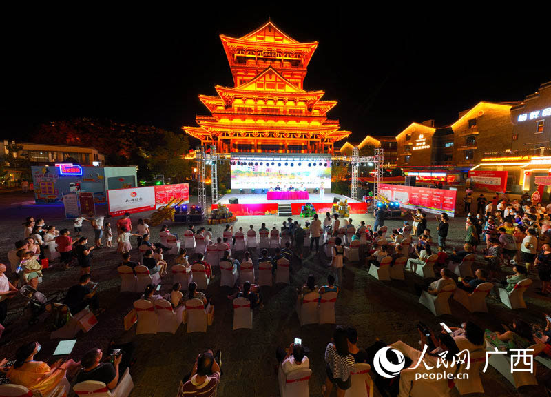 第十屆柳州螺螄粉美食節(jié)活動(dòng)現(xiàn)場。人民網(wǎng) 付華周攝