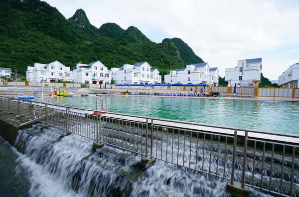 可愛村游泳池。