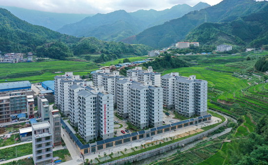 凌云縣易地扶貧搬遷安置點(diǎn)——泗城百坎。凌云縣融媒體中心供圖