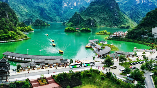 國(guó)家AAAA級(jí)風(fēng)景區(qū)——浩坤湖