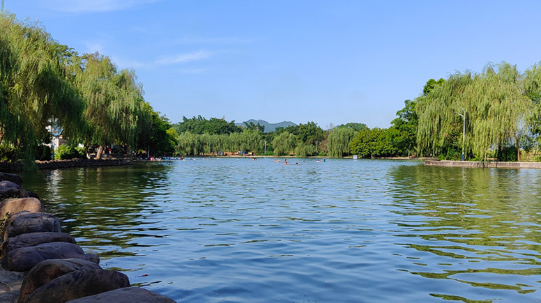 靈湖。