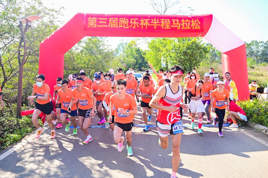活力開(kāi)跑。廣西旅發(fā)南國(guó)體育賽事有限公司供圖