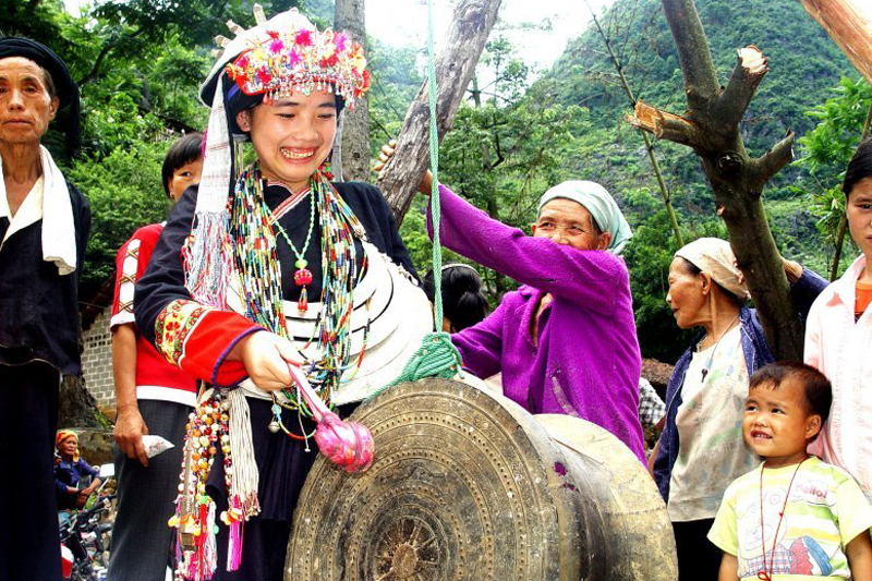 銅鼓舞