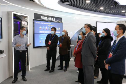 青秀區(qū)開(kāi)展2022年度招商引資、工業(yè)振興和總部經(jīng)濟(jì)發(fā)展情況專題調(diào)研近日，南寧市青秀區(qū)人大常委會(huì)副主任黃按旬率人大調(diào)研組分別對(duì)青秀區(qū)2022年度招商引資情況、工業(yè)振興和總部經(jīng)濟(jì)發(fā)展情況開(kāi)展專題調(diào)研…【詳細(xì)】 