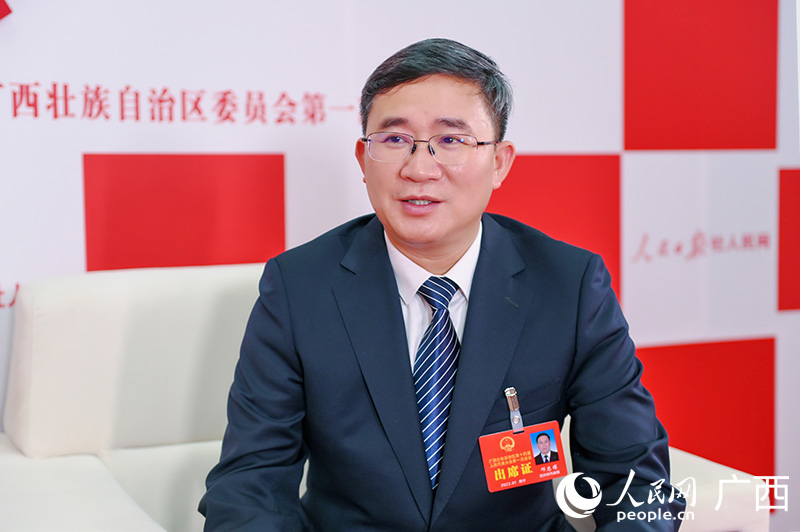 鄧忠耀接受專訪。人民網(wǎng)記者 嚴立政攝