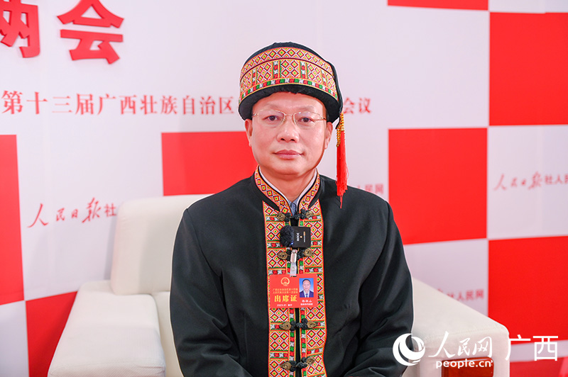 楊征山代表接受專(zhuān)訪。人民網(wǎng)記者 嚴(yán)立政攝