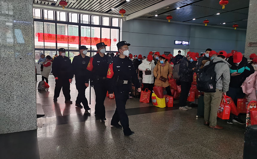 返粵務(wù)工專用候車室。梁蔭發(fā)攝
