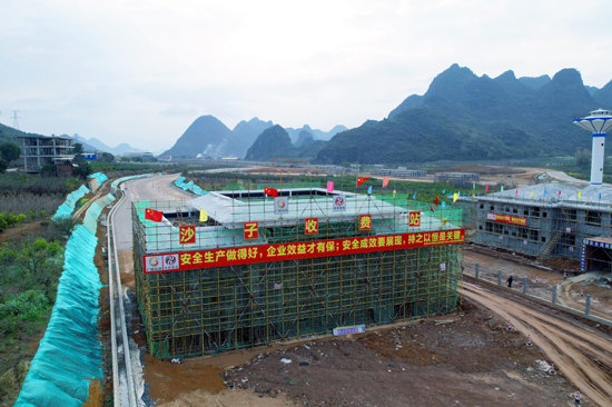 沙子鎮(zhèn)快速完成土地征收任務，助力推進灌平高速項目建設。邱菊攝