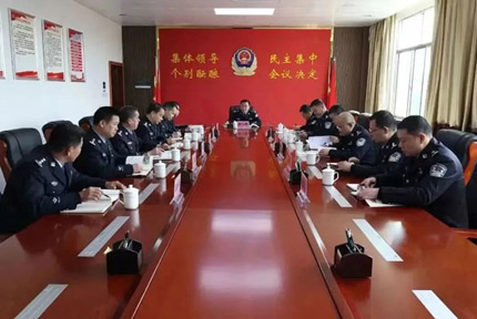 黎塘監(jiān)獄“五早”舉措力促隊伍整改提升自“五整頓五提升”專項行動開展以來，黎塘監(jiān)獄認真查缺補漏，補齊短板弱項，以“五早”舉措，全面提升警察執(zhí)法水平，確保監(jiān)獄管理規(guī)范，推動監(jiān)獄工作高質量發(fā)展?！驹敿殹?