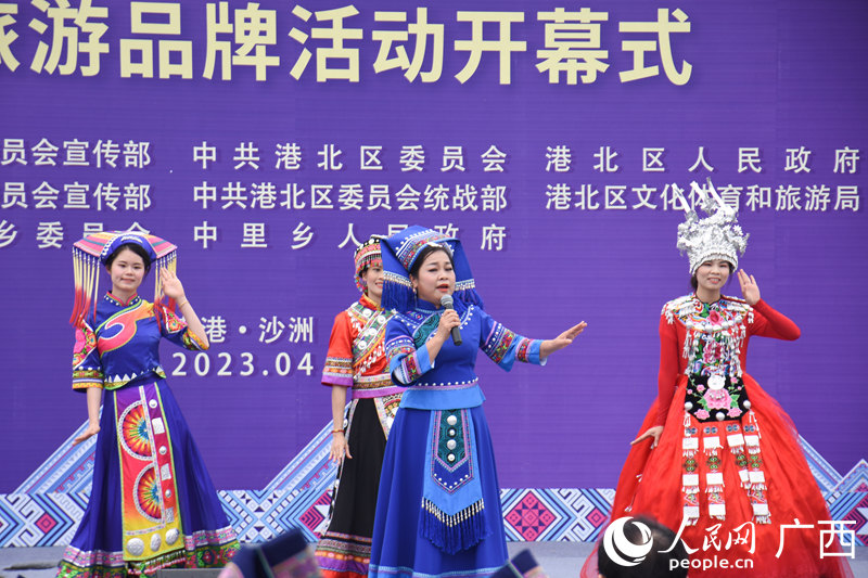 開(kāi)幕式歌舞文藝表演。人民網(wǎng) 王功孝攝
