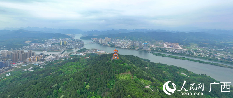 綠水青山掩映的平樂縣城。人民網(wǎng) 付華周攝
