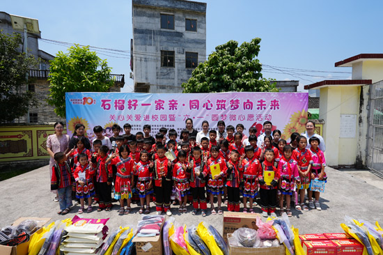 圖1 開展六一圓夢微心愿暨關心關愛進校園活動（龍圩區(qū)融媒體中心攝）