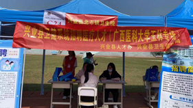 興業(yè)縣：多措并舉讓醫(yī)療人才引得進、干得好、留得住