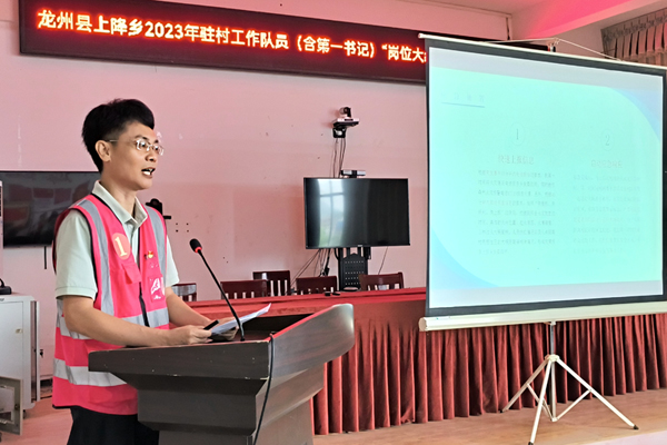 參賽選手模擬突發(fā)事件應急處置