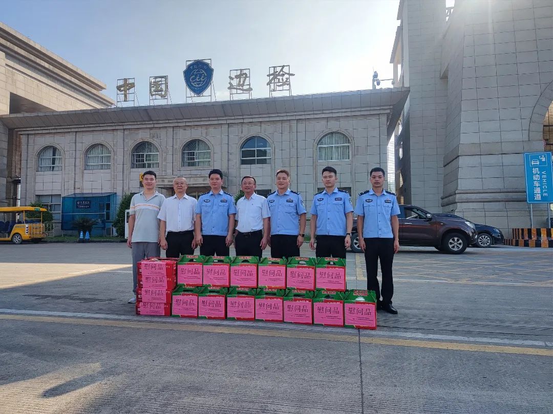 慰問組到友誼關(guān)出入境邊防檢查站執(zhí)勤隊開展慰問