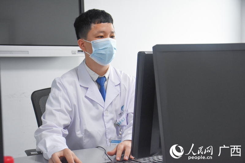 寧以幸日常工作照。人民網(wǎng) 王功孝攝