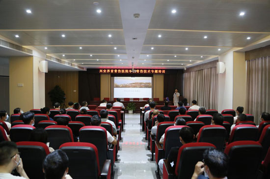 2022年9月李氏骨傷第四代傳人李興云開展李氏骨傷技術(shù)專題培訓(xùn)。