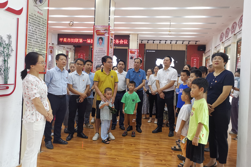 參觀家風(fēng)家訓(xùn)館。周榮報攝