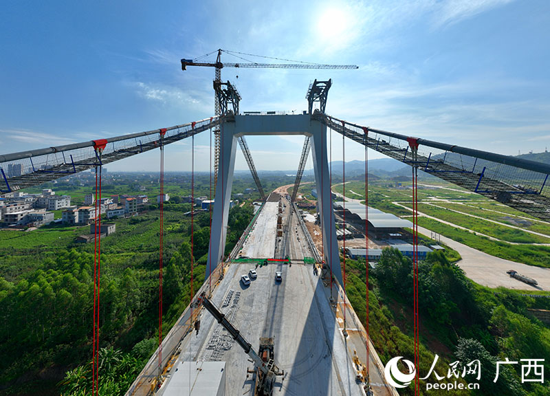 建設(shè)中的橫州大橋。人民網(wǎng) 付華周攝