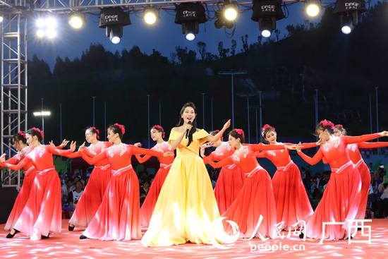 “我邀明月頌中華”中秋歌會演出。人民網(wǎng) 付華周攝