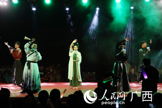 “我邀明月頌中華”中秋歌會演出。人民網(wǎng) 付華周攝