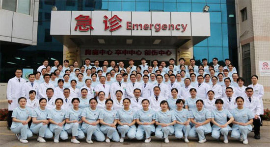 二附院急診科職工合照（圖 鄭曉文）