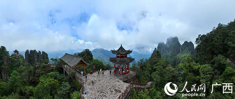 風(fēng)景如畫的平南北帝山。人民網(wǎng) 付華周攝
