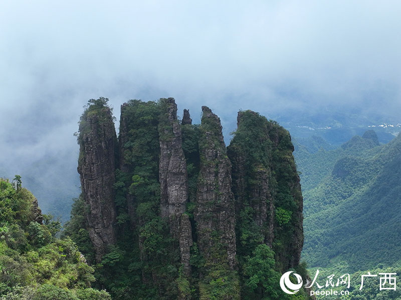 風(fēng)景如畫的平南北帝山。人民網(wǎng) 付華周攝