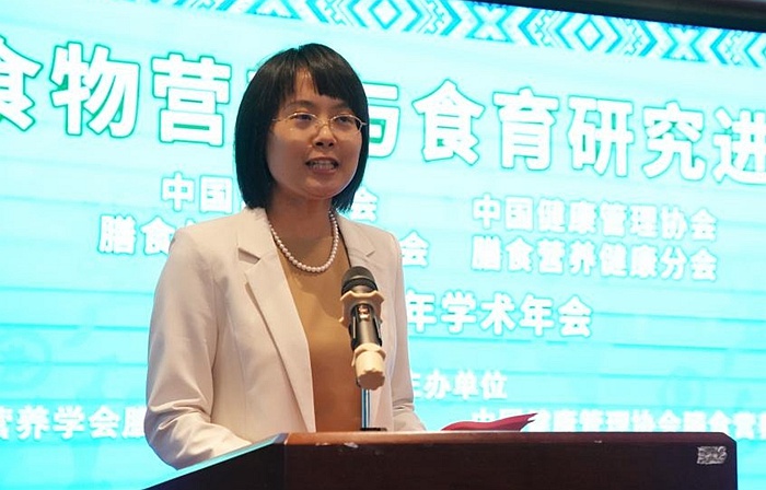廣西民族大學(xué)相思湖學(xué)院副校長(zhǎng)唐麗娜致辭