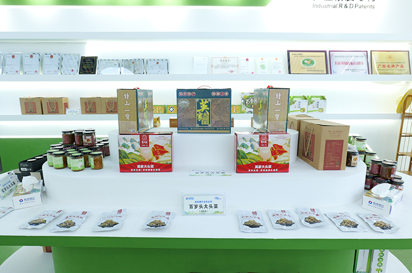 英家大頭菜產(chǎn)品陳列。羅凱攝