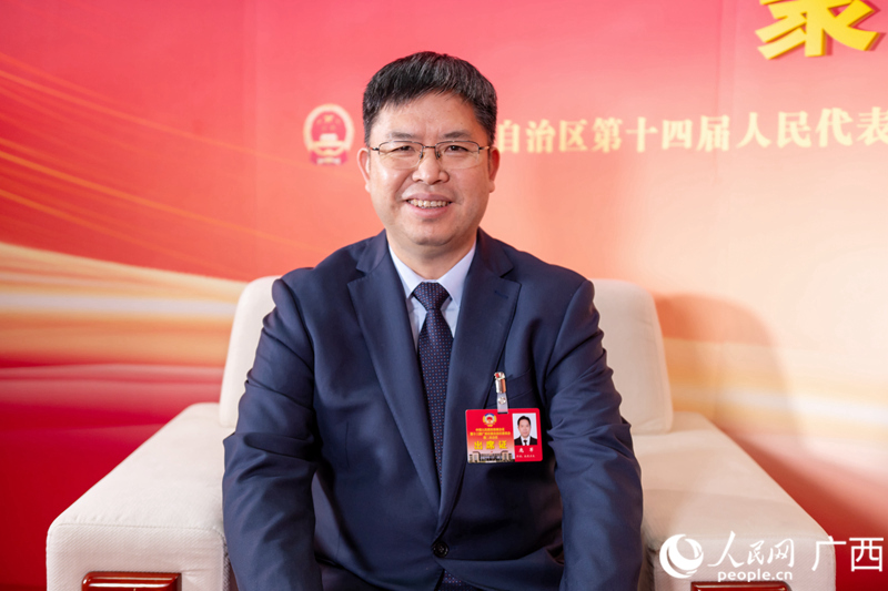 龐軍委員接受專訪。人民網(wǎng)記者 嚴(yán)立政攝