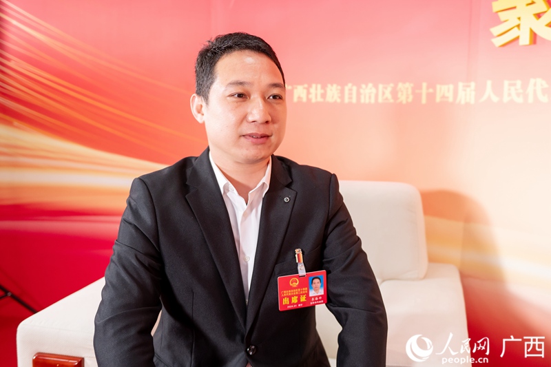 李海樺代表接受專訪。人民網(wǎng)記者 嚴(yán)立政攝