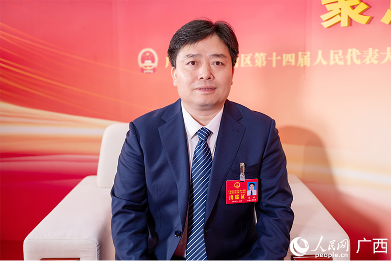 黃斌代表接受專訪。人民網(wǎng)記者 嚴(yán)立政攝