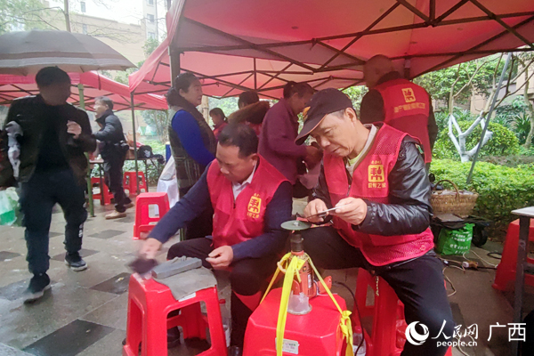 義診活動(dòng)現(xiàn)場。人民網(wǎng)記者 王勇攝