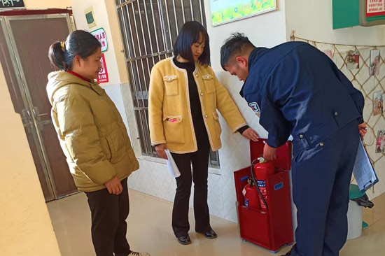 校園消防安全檢查專項行動現場。