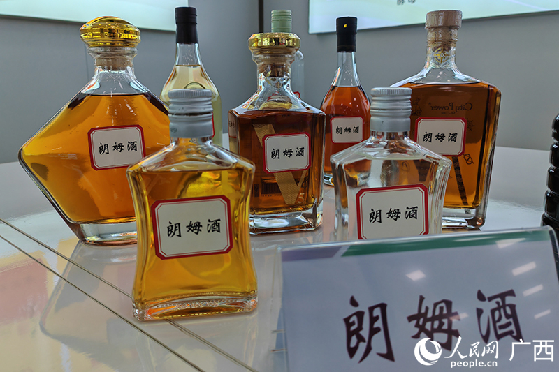 朗姆酒產(chǎn)業(yè)已成為廣西糖業(yè)發(fā)展的一環(huán)。人民網(wǎng)記者 朱曉玲攝