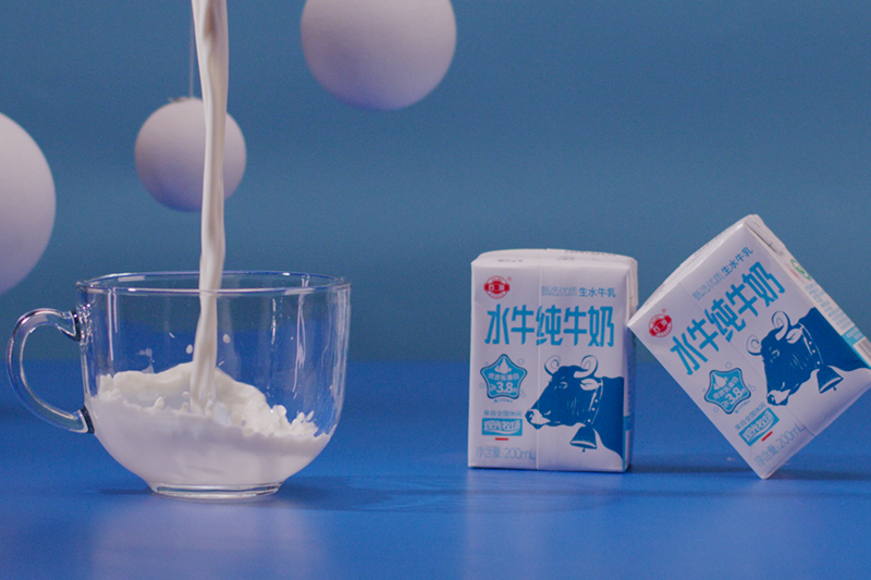 廣西石埠乳業(yè)水牛純牛奶展示。廣西商務(wù)廳供圖
