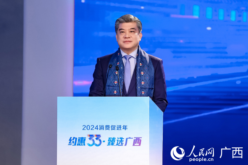 楊春庭發(fā)布廣西“33消費(fèi)節(jié)”政策措施。人民網(wǎng)記者 嚴(yán)立政攝